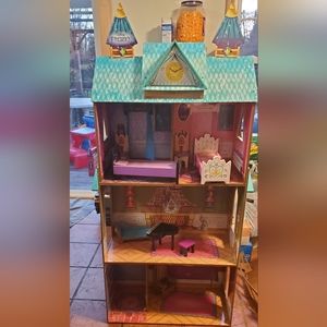 Frozen Dollhouse